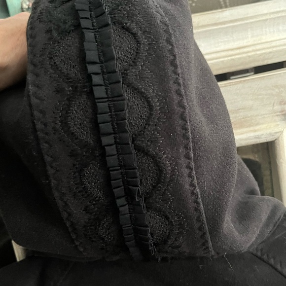 SCUBA HOODIE Lululemon *Lux Ruffle Black* SIZE 6
Limited Edition Hiver 2013 - Picture 8 of 13